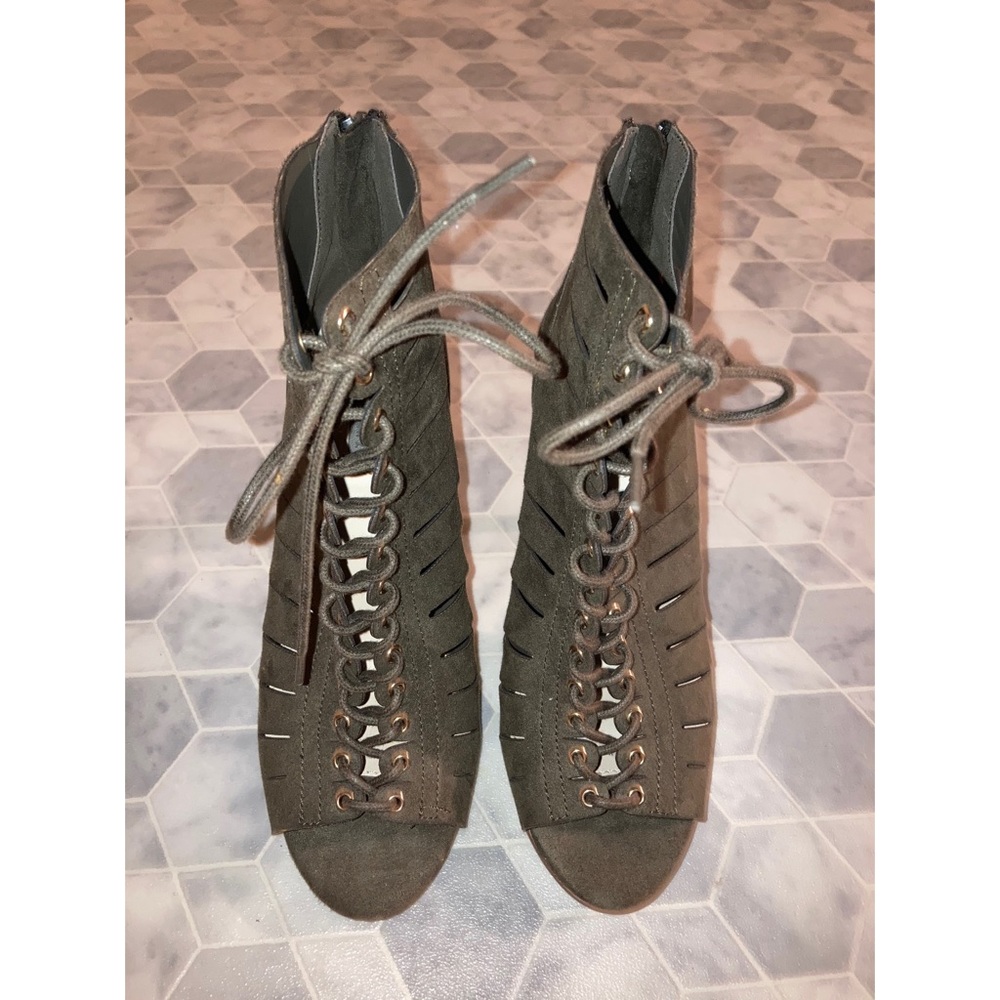 NWT Forever 21 Olive Open Toe Pumps